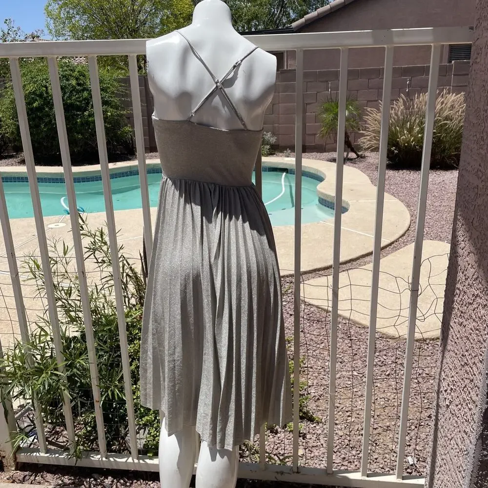 Women's Elevenses Silver Spaghetti Straps Pleated Midi Dress Size 2 - Picture 3 of 6